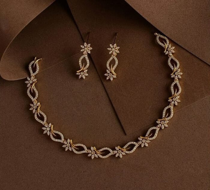 A beautifully rounded necklace set